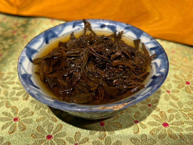 图为2004年班章王铁饼