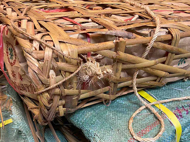 图为2004年班章王铁饼