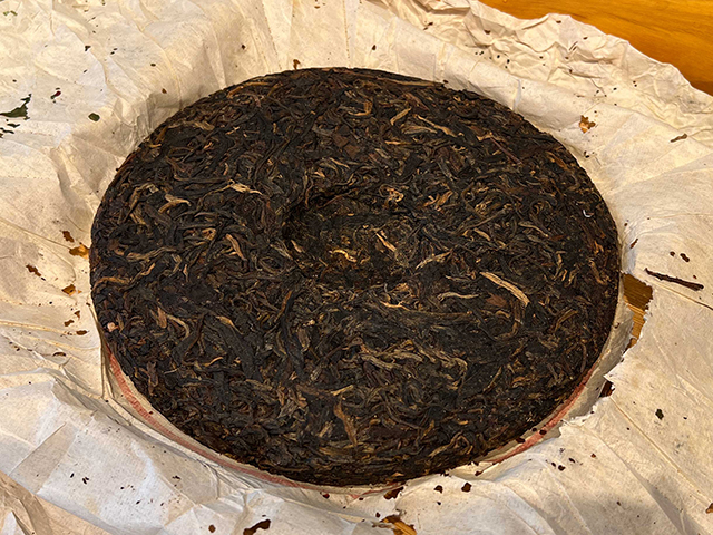 图为1999年9901大红印易武圆茶