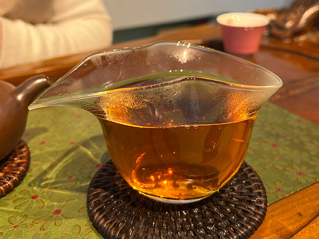 图为1999年9901大红印易武圆茶