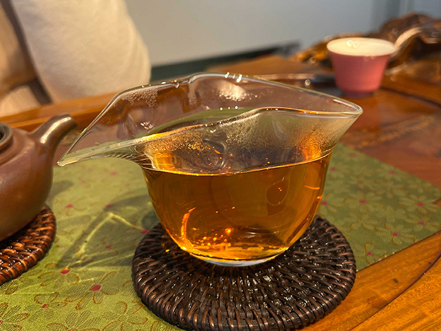 图为1999年9901大红印易武圆茶