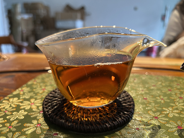 图为1999年9901大红印易武圆茶