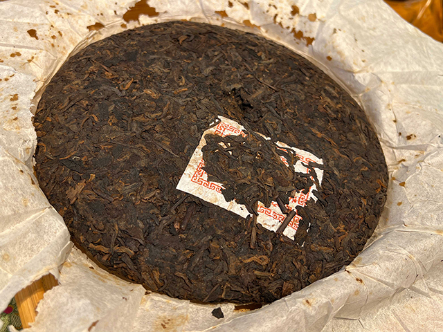 图为80年代鸿泰昌熟茶云南七子饼茶