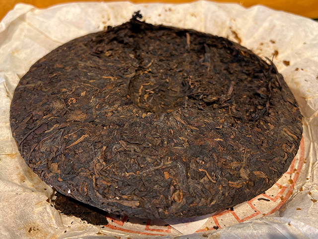 图为80年代鸿泰昌熟茶云南七子饼茶