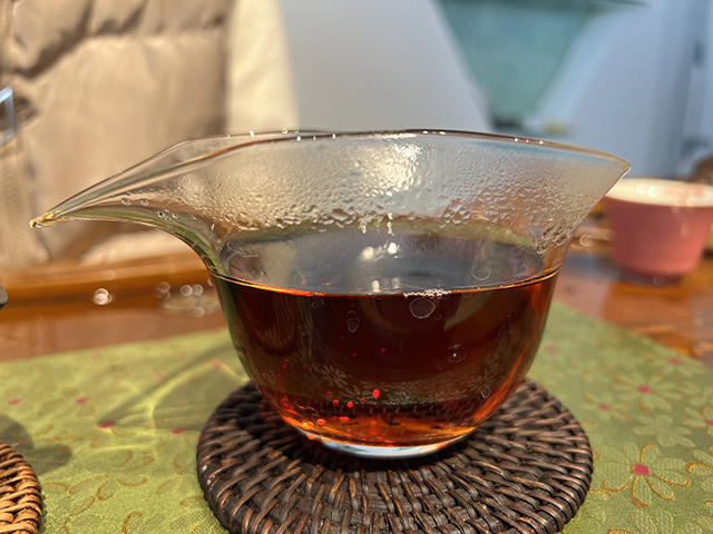 图为80年代鸿泰昌熟茶云南七子饼茶