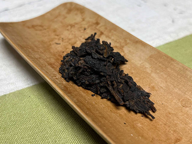 图为80年代末下关双飞红印铁饼