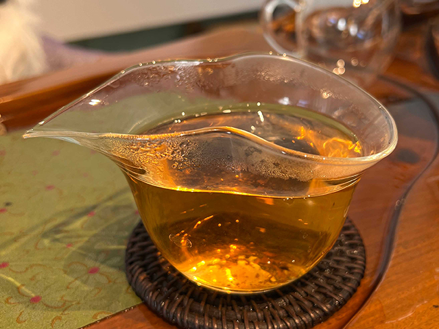 图为2003年易武正山绿大树青饼