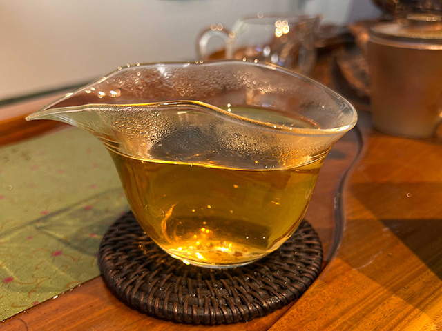 图为2003年易武正山绿大树青饼