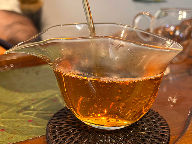 图为2003年易武正山绿大树青饼