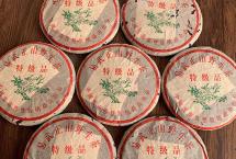 开汤2003年易武正山（野生茶）绿大树青饼：从头甜到尾，喉韵如蜜