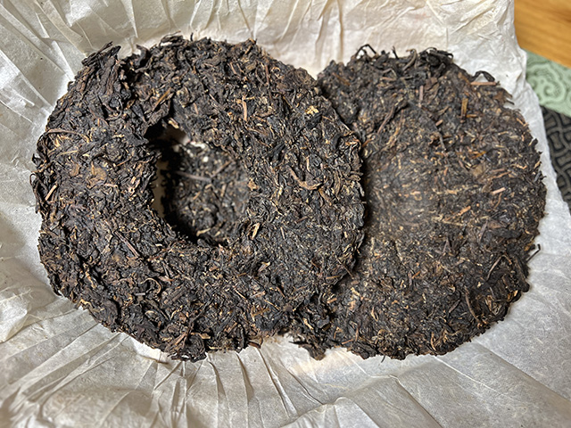 图为1999年甲级易武大绿印青饼