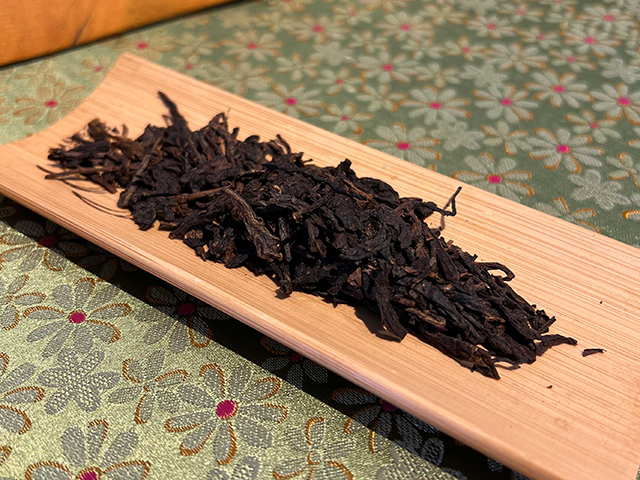 图为1999年甲级易武大绿印青饼