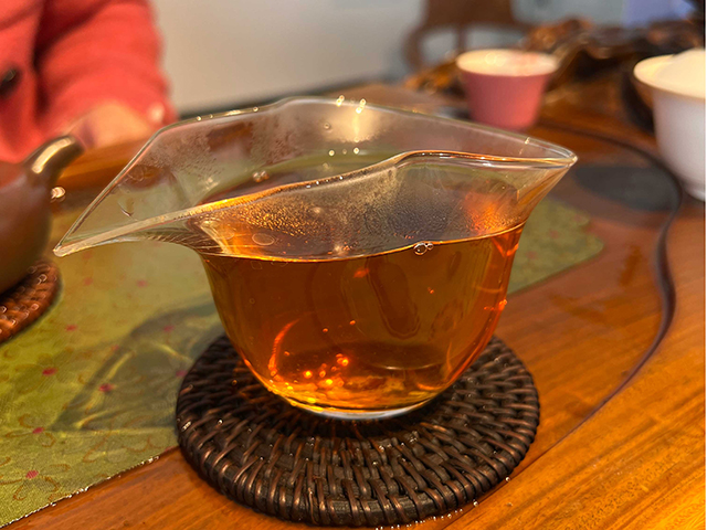 图为1999年甲级易武大绿印青饼