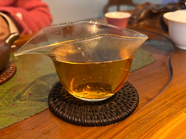 图为1999年甲级易武大绿印青饼