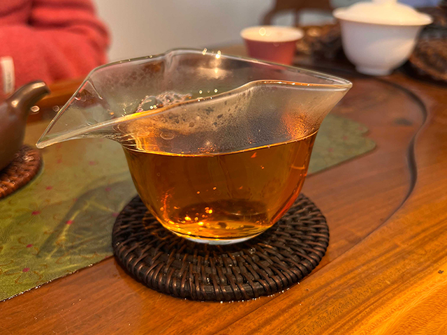 图为1999年甲级易武大绿印青饼