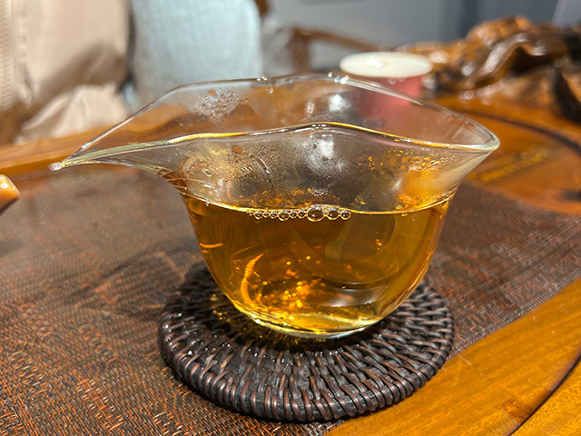 图为1998年红中红青饼