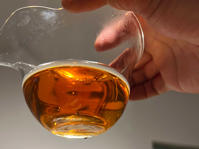 图为1998年红中红青饼