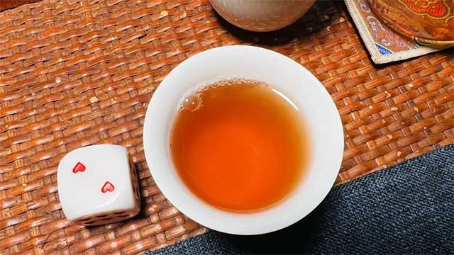 黎明八角亭2008年雅韵青饼