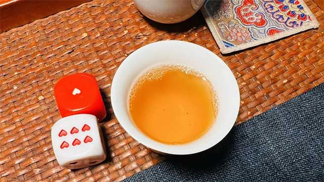 黎明八角亭2008年雅韵青饼