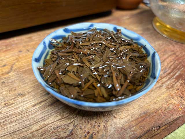 图为大益2004年402批大叶青