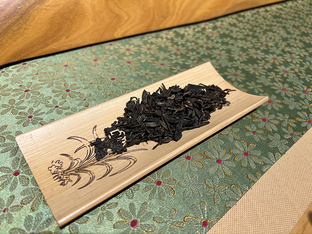 图为紫玉茶厂2006年忙肺古树茶