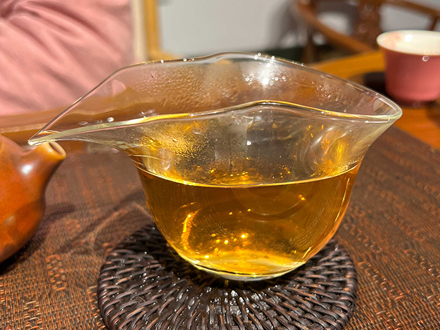 图为紫玉茶厂2006年忙肺古树茶