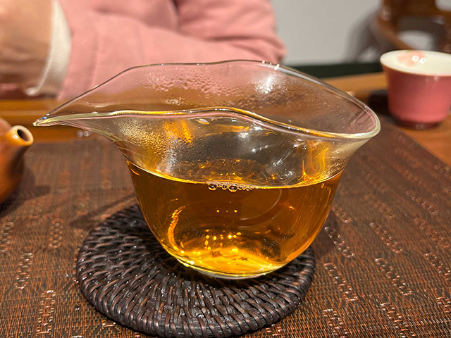 图为紫玉茶厂2006年忙肺古树茶