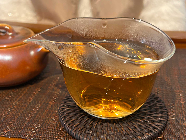 图为2002年班章青饼散块