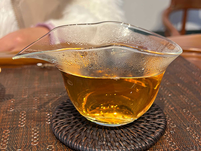 图为2002年班章青饼散块