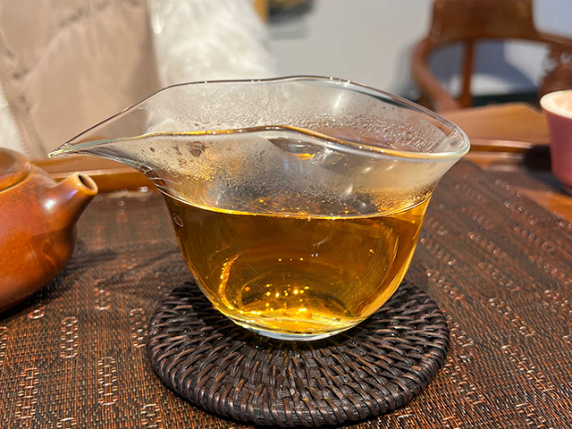 图为2002年班章青饼散块