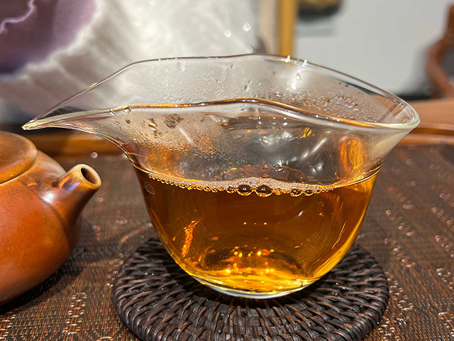 图为2002年班章青饼散块