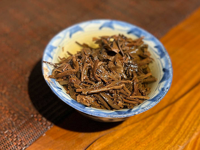 图为2002年班章青饼散块