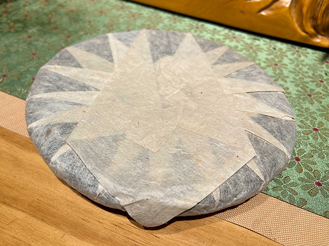 图为2016年班章茶王青饼