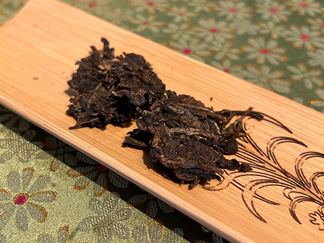 图为2016年班章茶王青饼