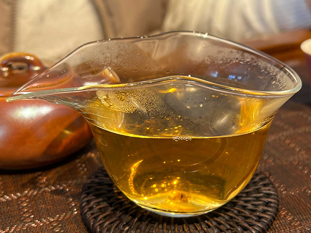 图为2016年班章茶王青饼