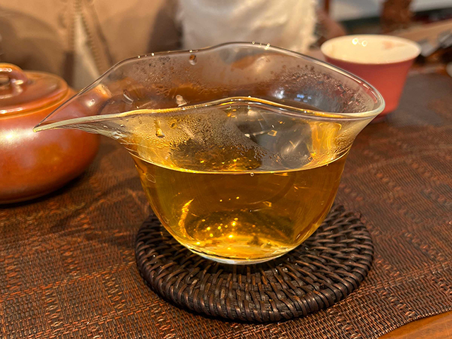 图为2016年班章茶王青饼