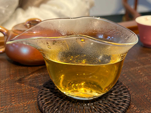 图为2016年班章茶王青饼