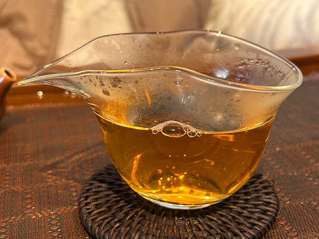 图为2016年班章茶王青饼