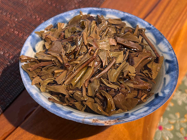 图为2016年班章茶王青饼