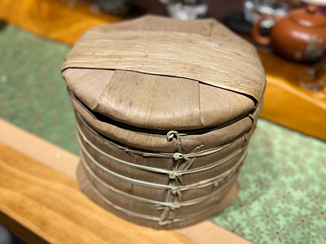 图为2016年班章茶王青饼