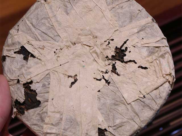 图为茗普号2002年易武古树青饼125克饼