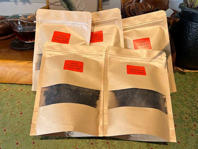 图为2002年班章青饼散块