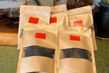 私藏茶为何被解散成块？这款2002年班章青饼，蜜韵陈香，克价仅3元+