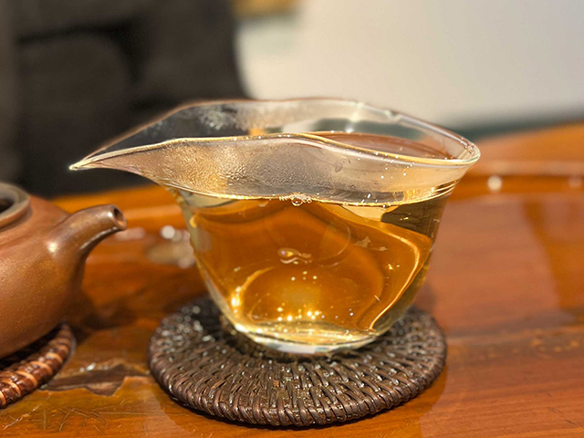 图为2002年班章青饼散块