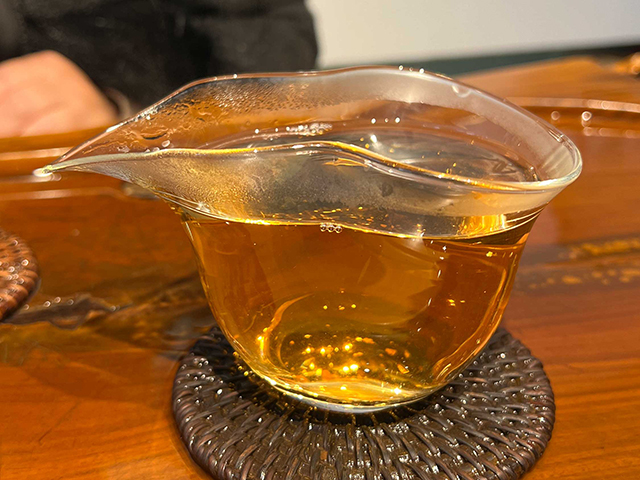 图为2002年班章青饼散块