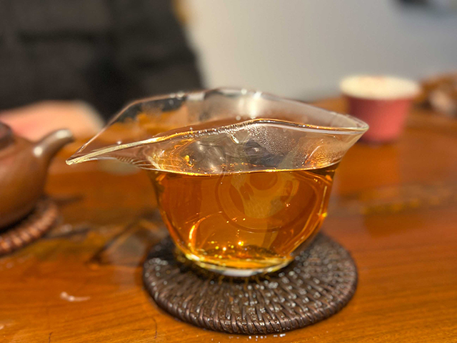 图为2002年班章青饼散块