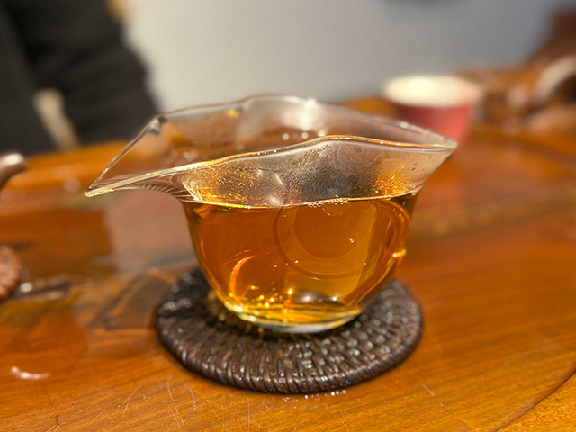 图为2002年班章青饼散块