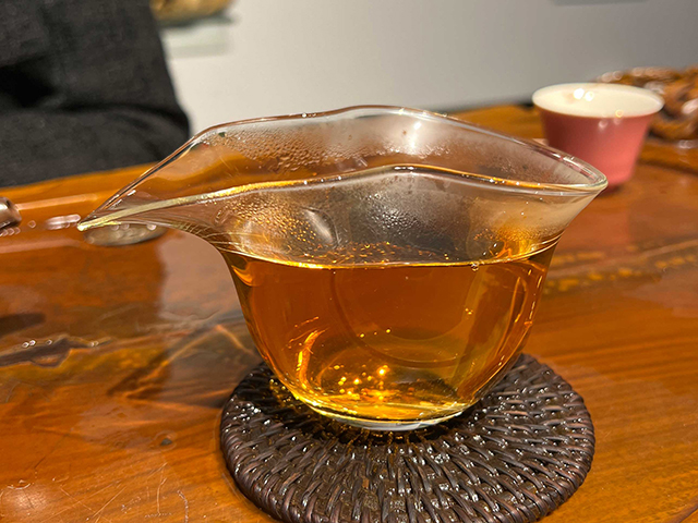 图为2002年班章青饼散块