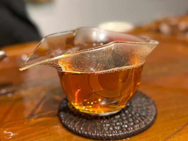 图为2002年班章青饼散块