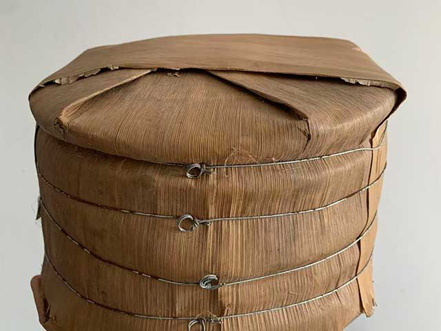 图为2006年易武同兴号高级品青饼